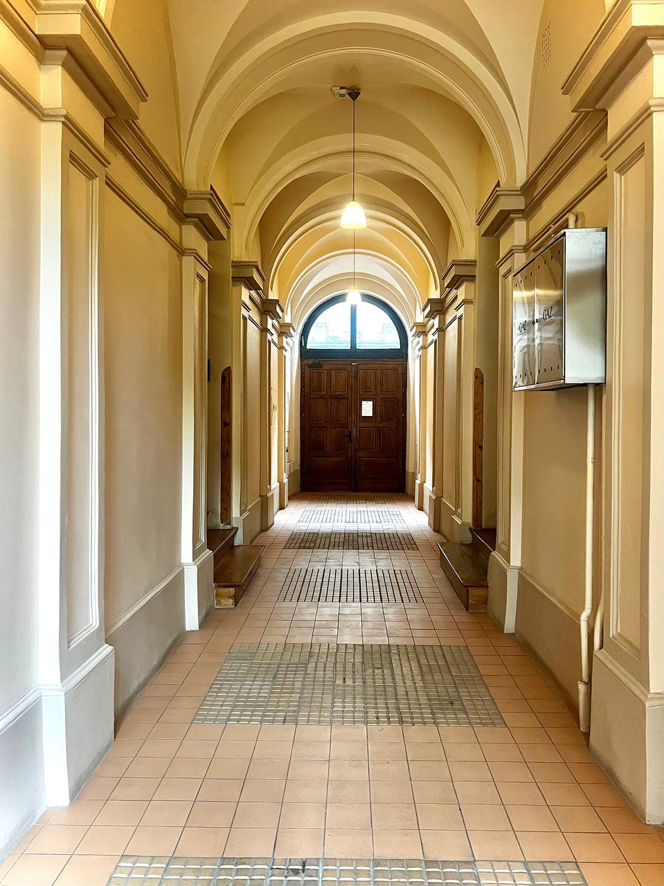 Kazimierz – 2-pokojowe mieszkanie 52 m² z oddzielną kuchnią, Starowiślna ogród