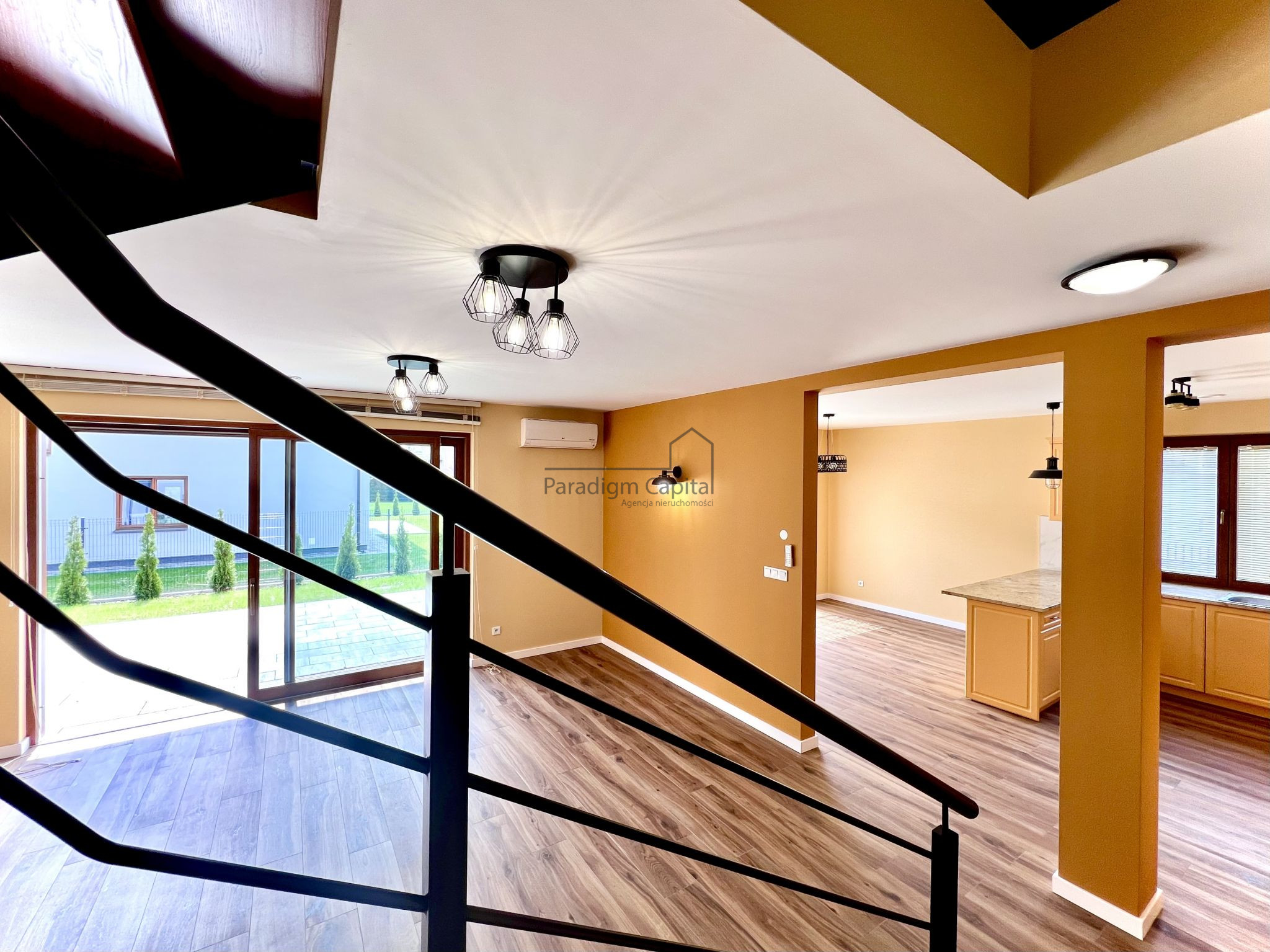 KOMFORTOWY DOM DLA RODZINY | OGRÓD + TARAS 40 m² | 15 MIN DO KRAKOWA | GARAŻ