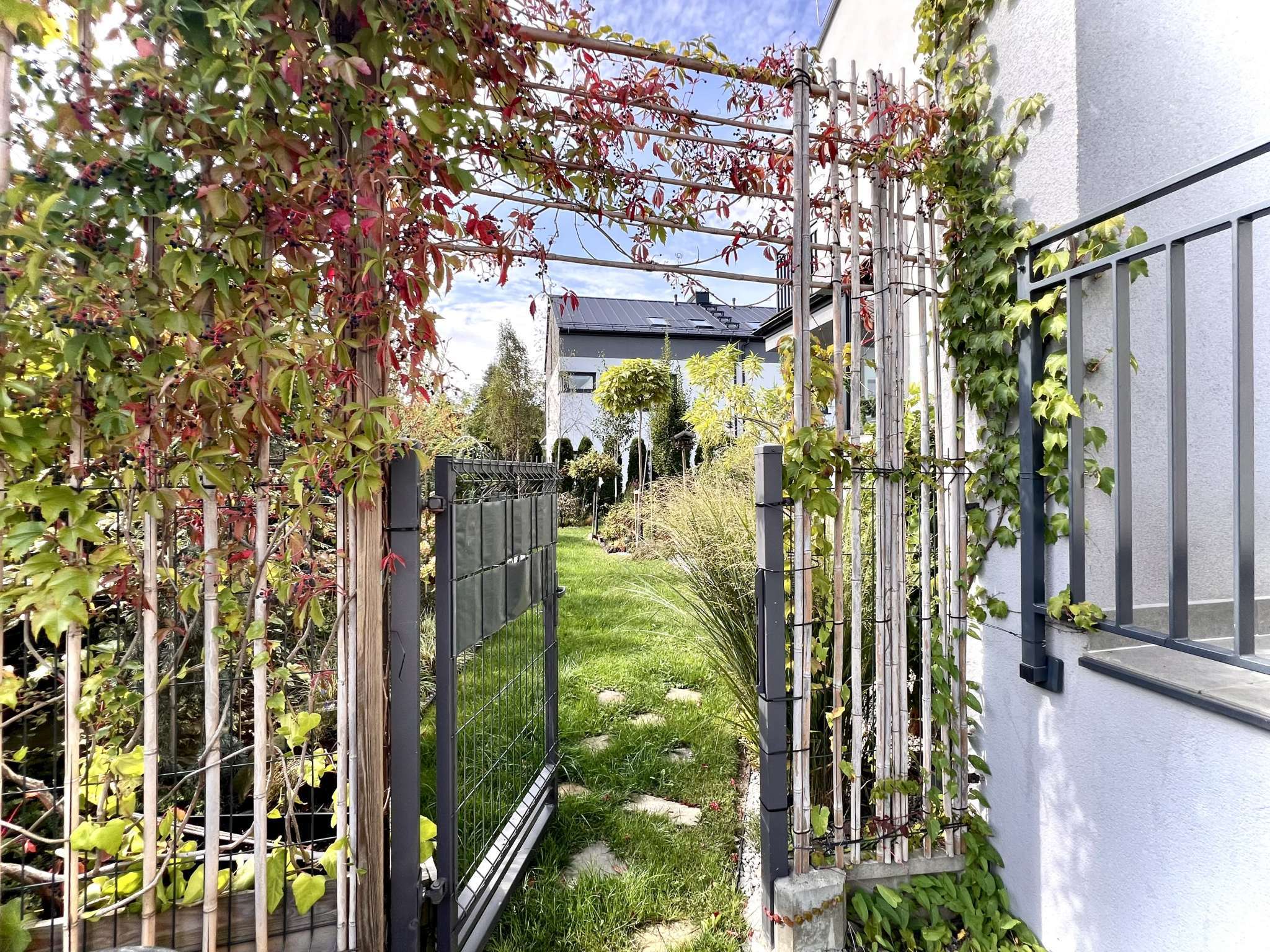 APARTAMENT Z PRYWATNYM OGRODEM, GARAŻEM I 3 MIEJSCAMI – BIELSKO-BIAŁA / KOZY