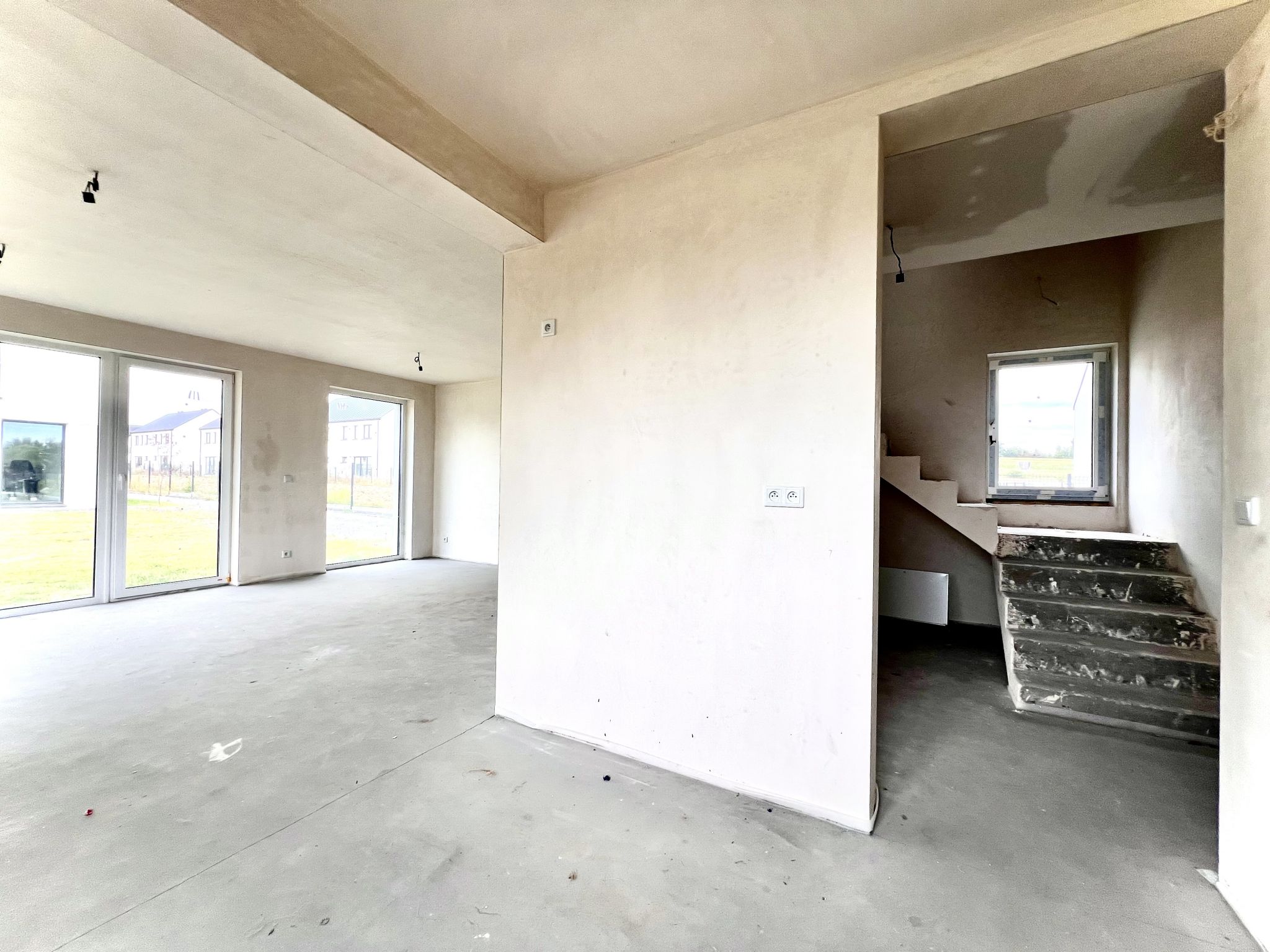 OSTATNI DOM WOLNOSTOJĄCY 140 m² – MNIKÓW, BLISKO KRAKOWA, POMPA CIEPŁA