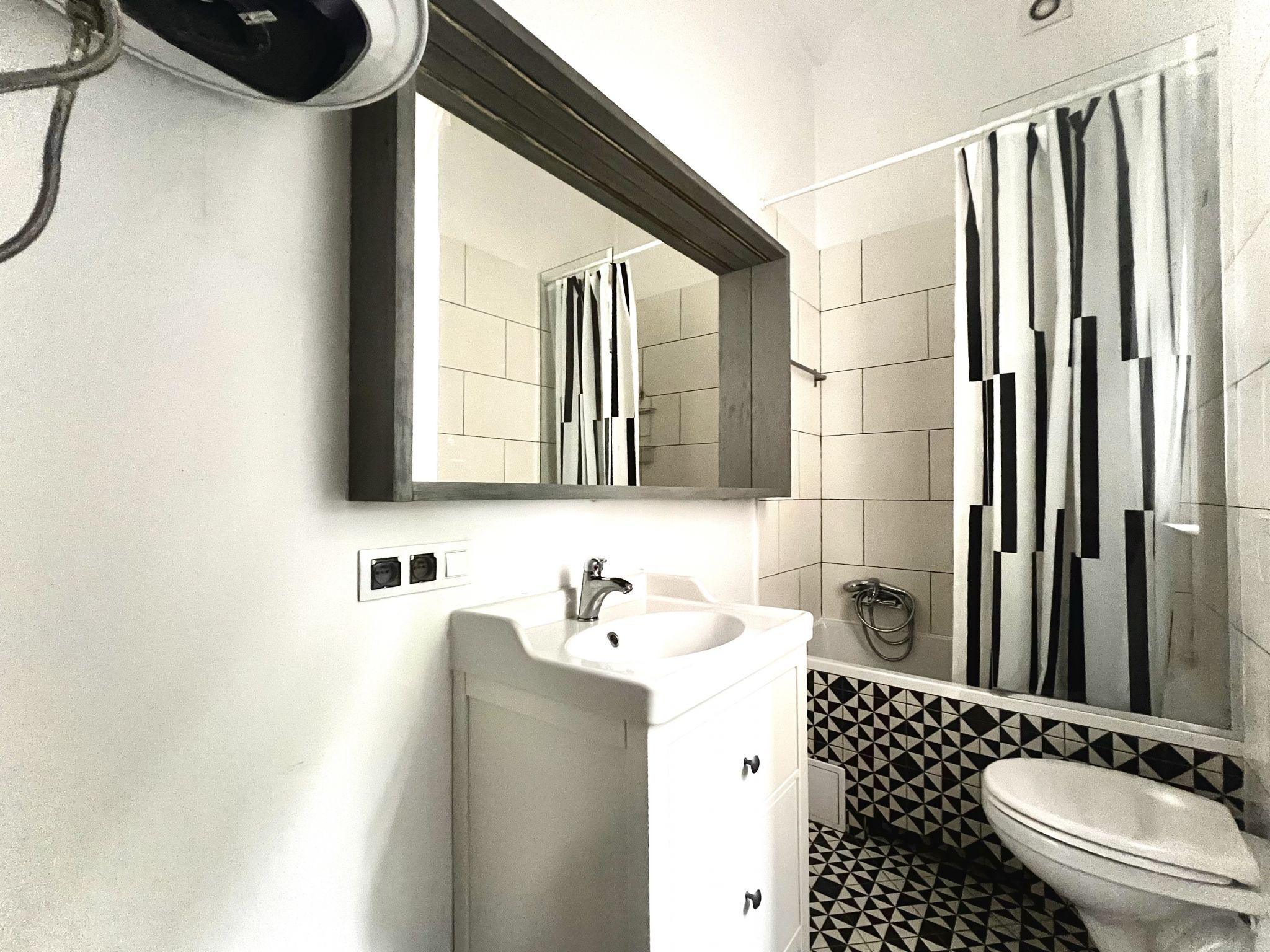 Kazimierz – 2-pokojowe mieszkanie 52 m² z oddzielną kuchnią, Starowiślna ogród