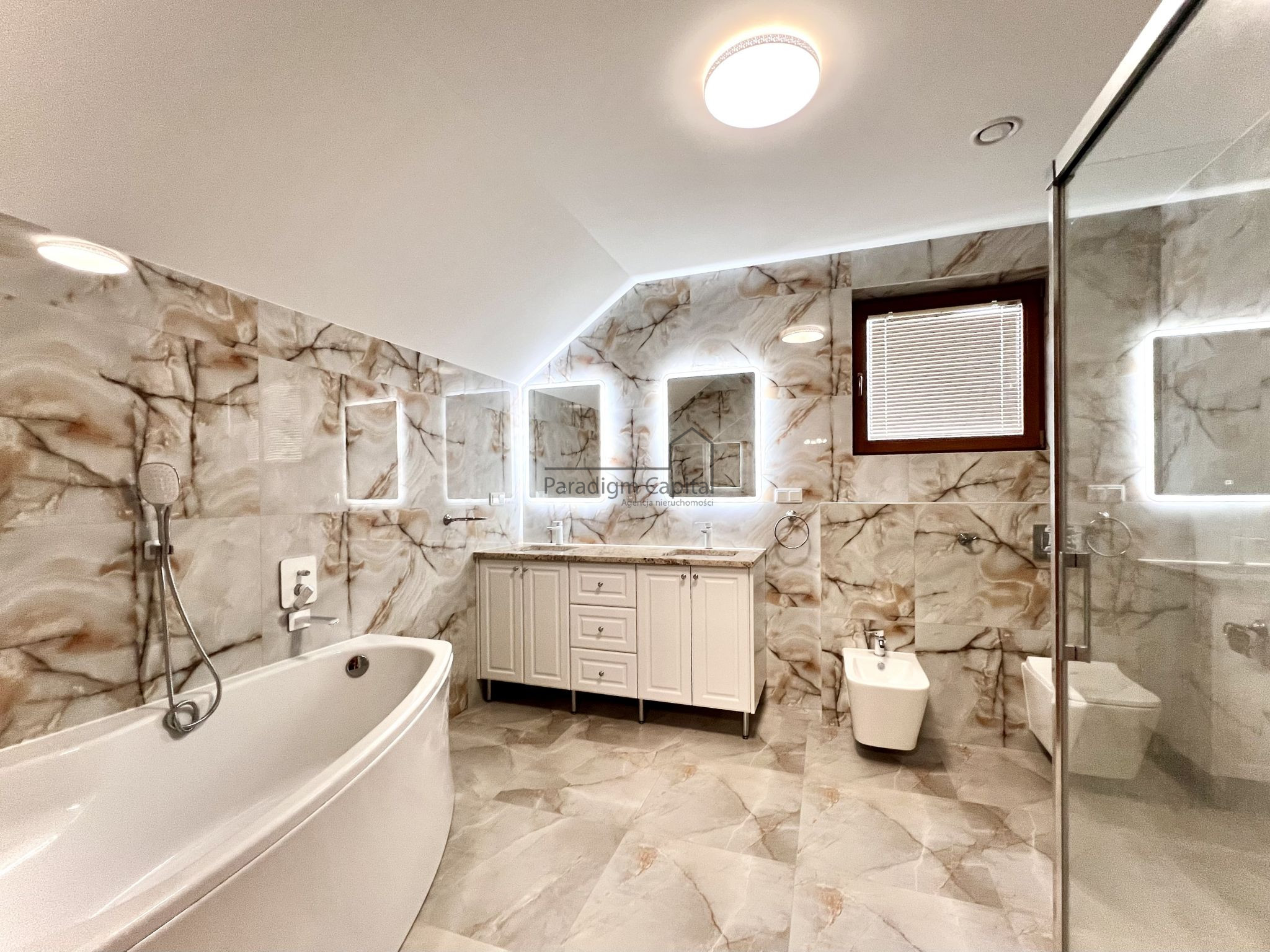 KOMFORTOWY DOM DLA RODZINY | OGRÓD + TARAS 40 m² | 15 MIN DO KRAKOWA | GARAŻ