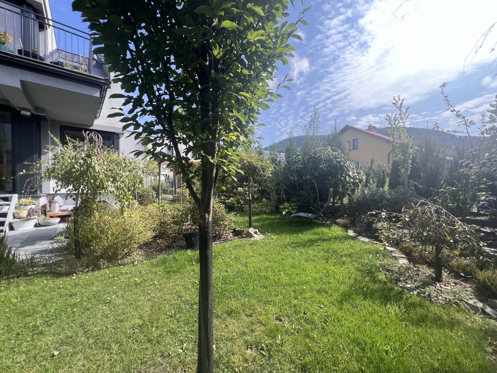 APARTAMENT Z PRYWATNYM OGRODEM, GARAŻEM I 3 MIEJSCAMI – BIELSKO-BIAŁA / KOZY