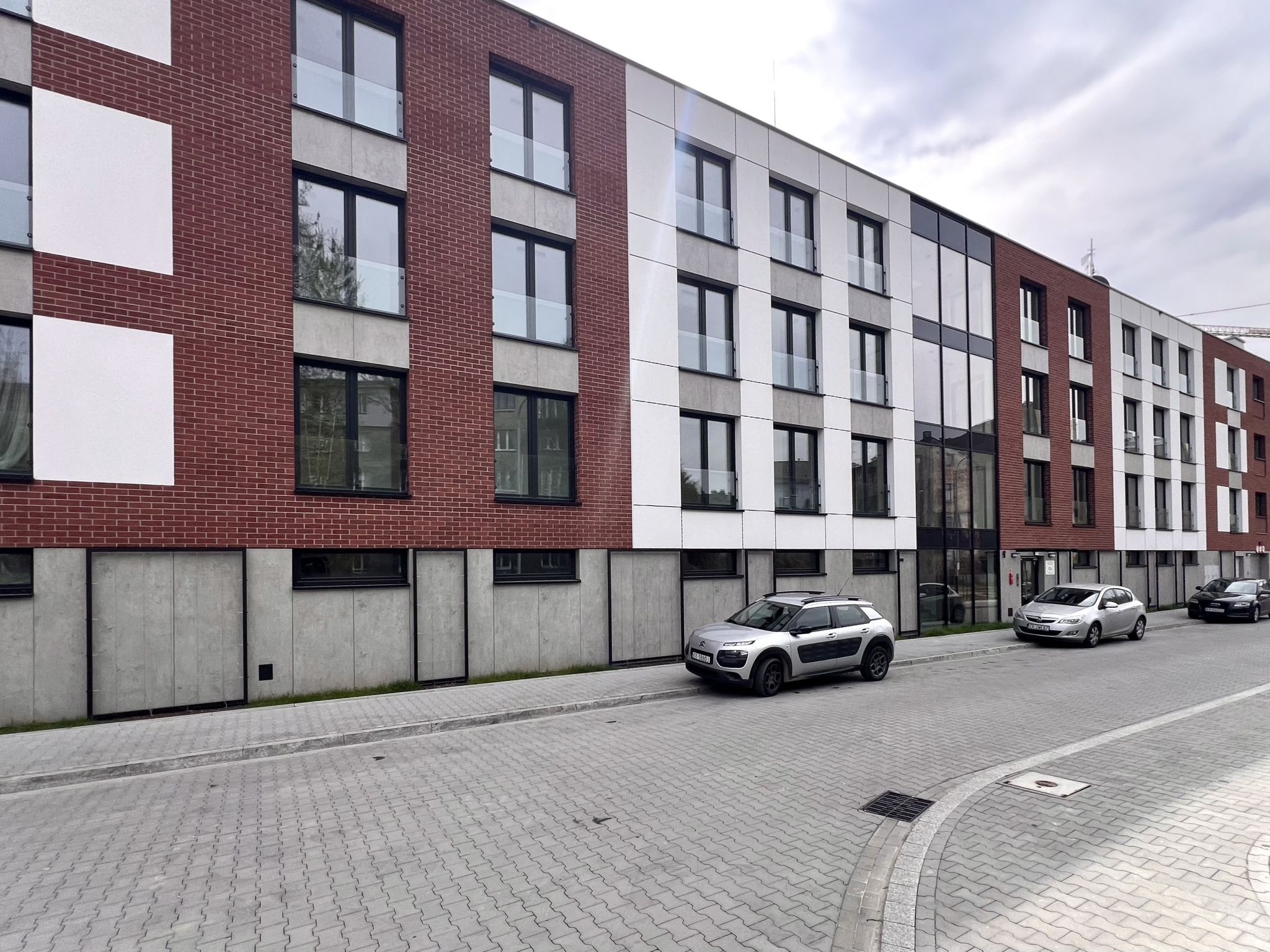 2-POKOJOWE MIESZKANIE 42 m² – BALKON – PODGÓRZE / ZABŁOCIE – TOP LOKALIZACJA
