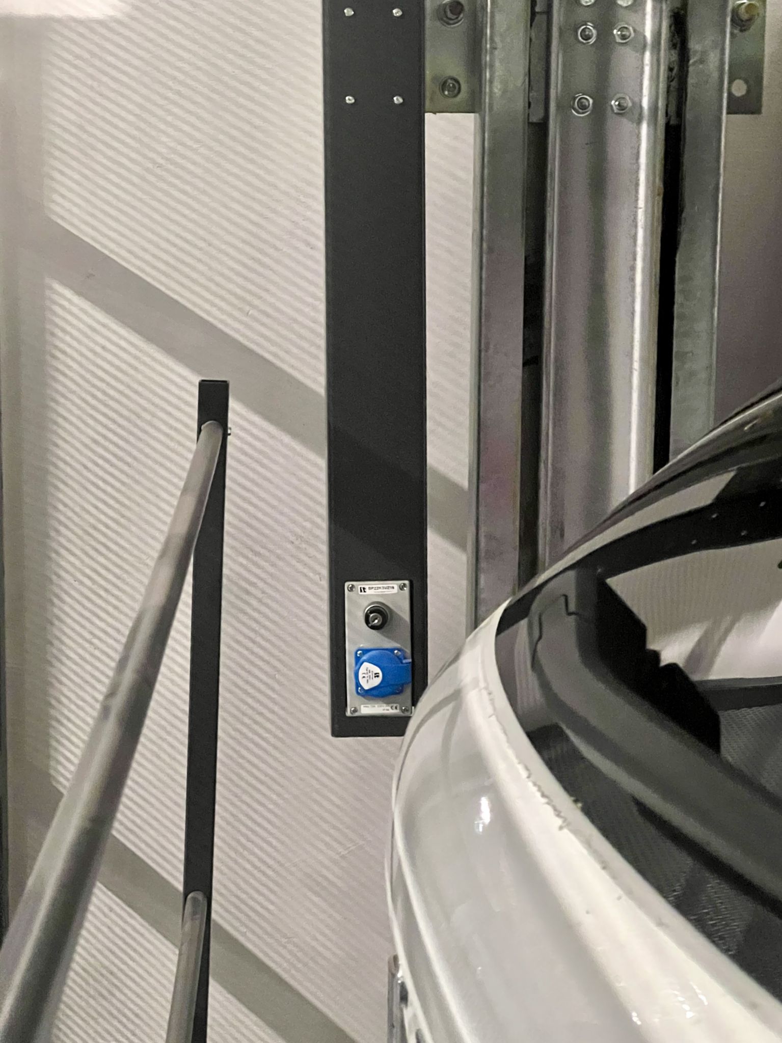 STYLOWY 3-POKOJOWY APARTAMENT Z BALKONEM, KLIMATYZACJĄ I GARAŻEM – CIESZYŃSKA 9,