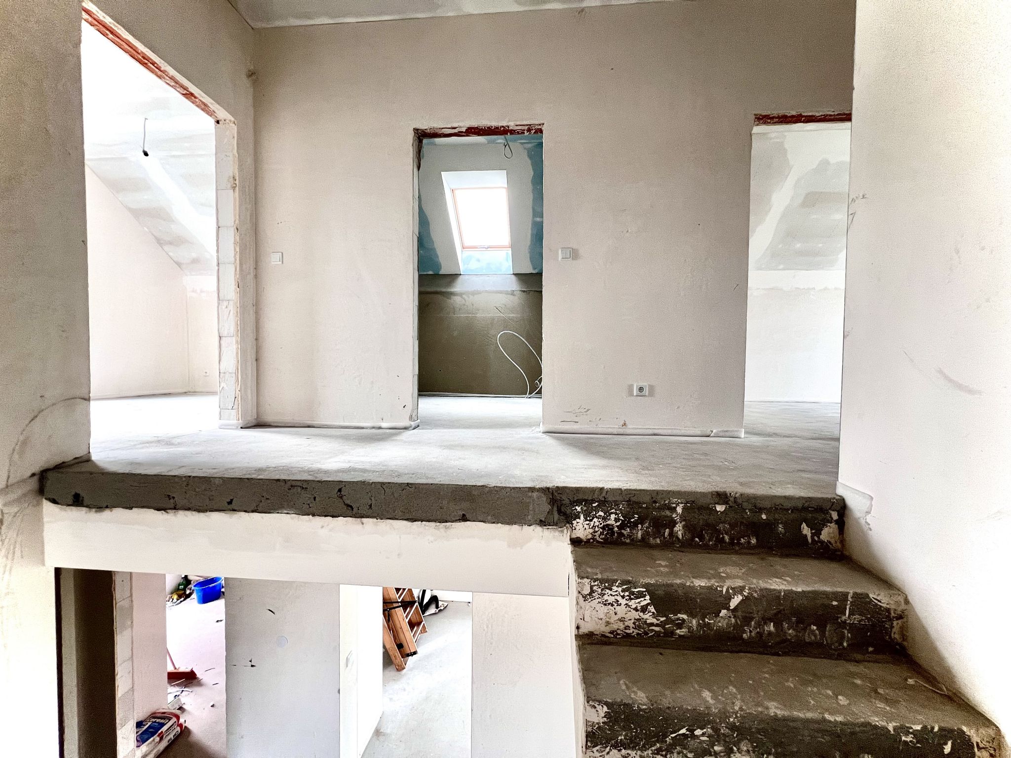 OSTATNI DOM WOLNOSTOJĄCY 140 m² – MNIKÓW, BLISKO KRAKOWA, POMPA CIEPŁA