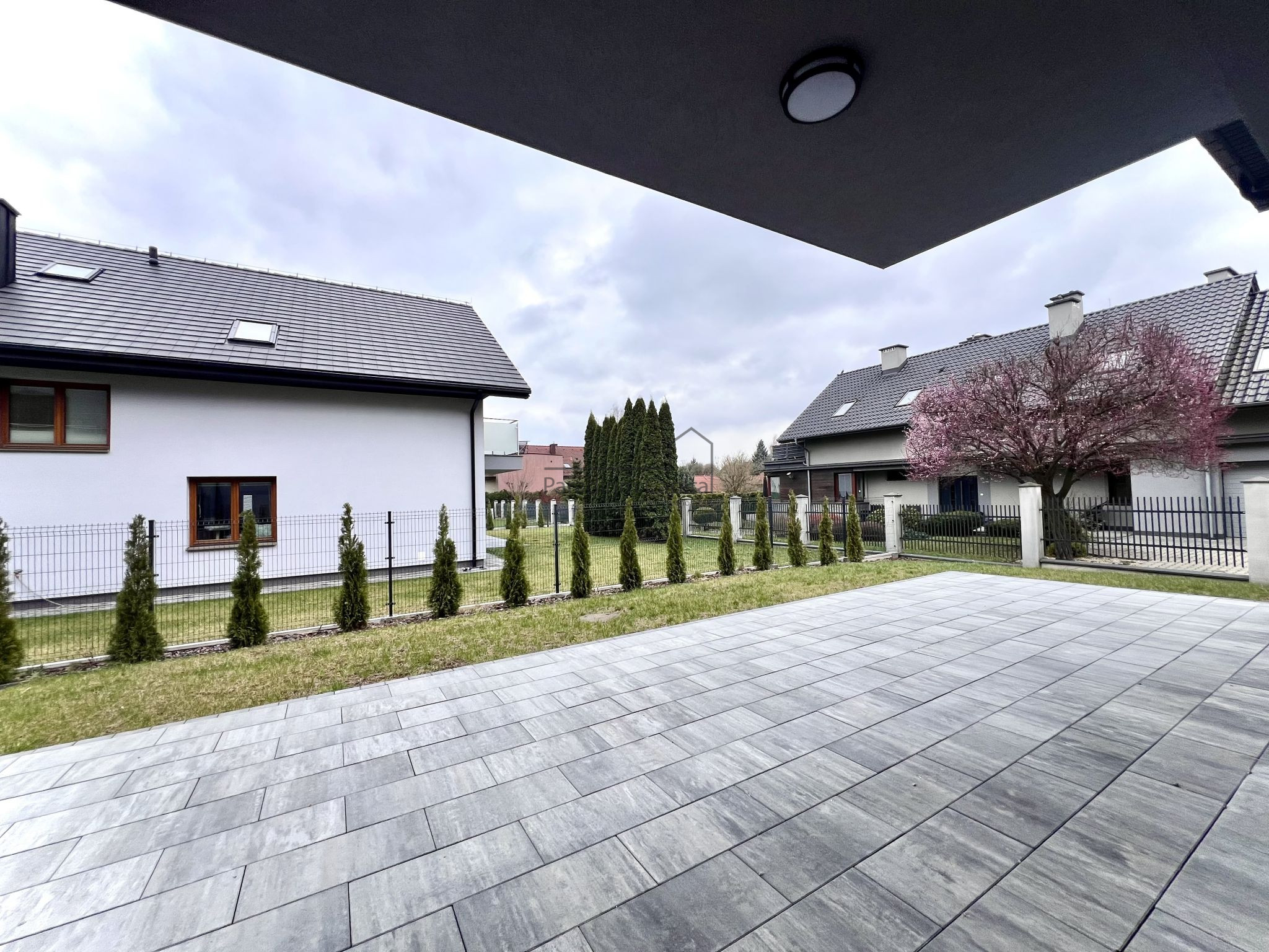 KOMFORTOWY DOM DLA RODZINY | OGRÓD + TARAS 40 m² | 15 MIN DO KRAKOWA | GARAŻ