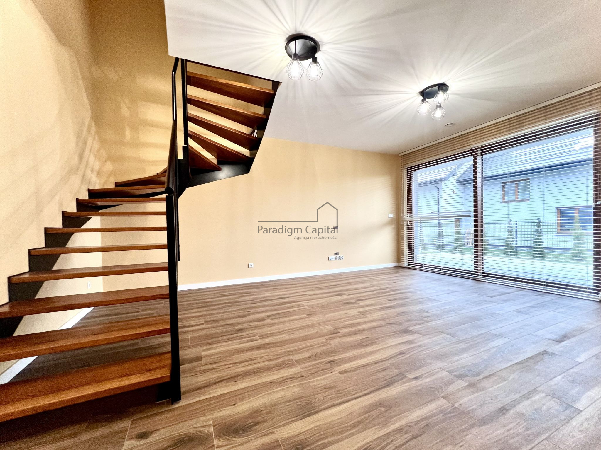 KOMFORTOWY DOM DLA RODZINY | OGRÓD + TARAS 40 m² | 15 MIN DO KRAKOWA | GARAŻ