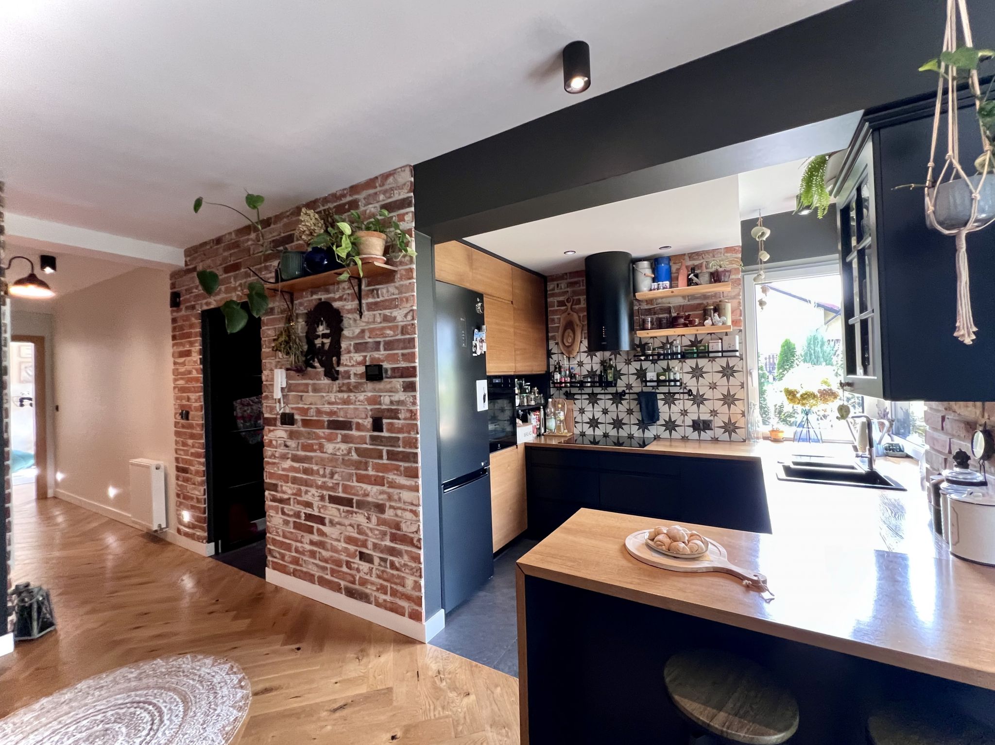 APARTAMENT Z PRYWATNYM OGRODEM, GARAŻEM I 3 MIEJSCAMI – BIELSKO-BIAŁA / KOZY