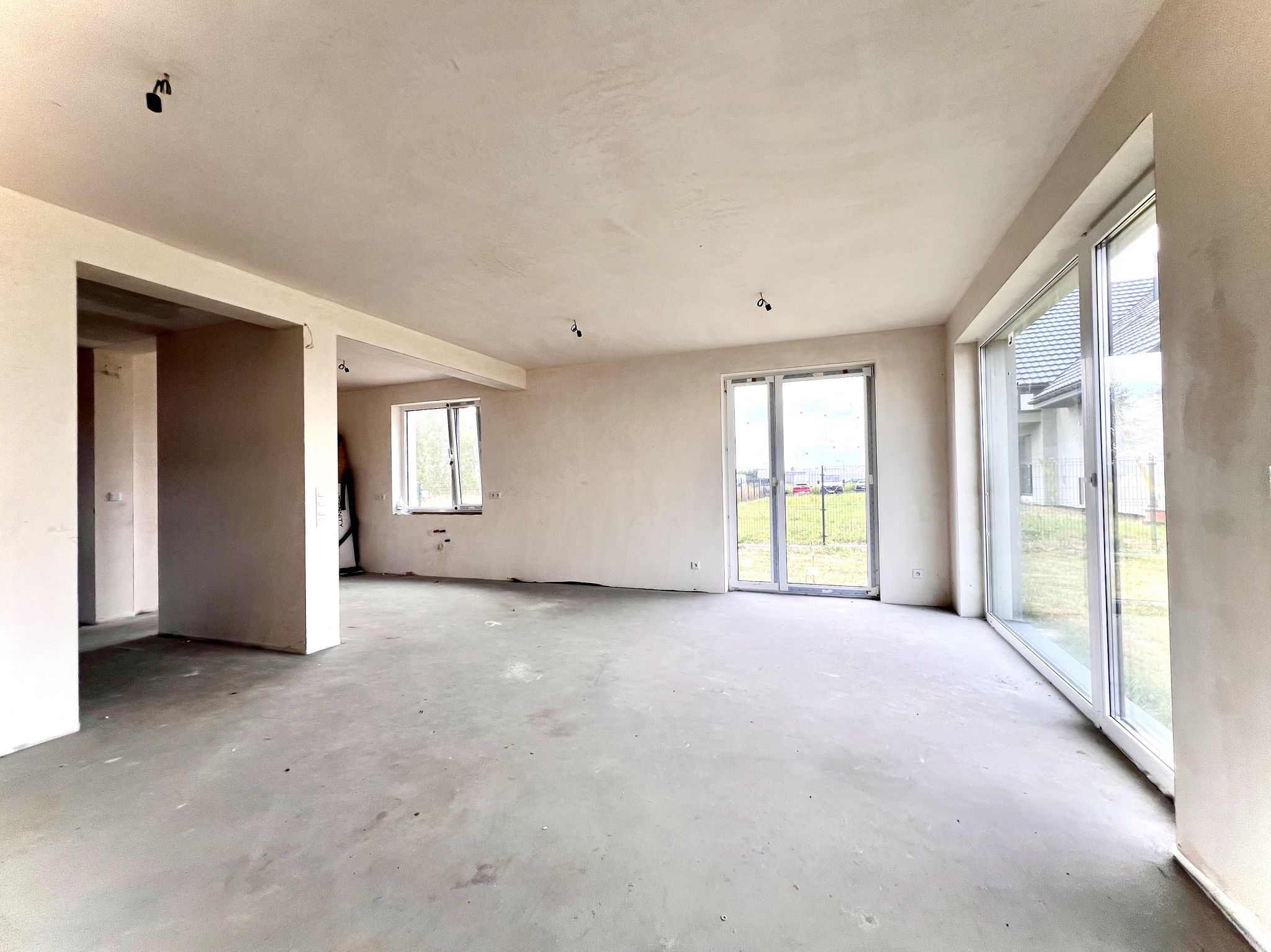 OSTATNI DOM WOLNOSTOJĄCY 140 m² – MNIKÓW, BLISKO KRAKOWA, POMPA CIEPŁA