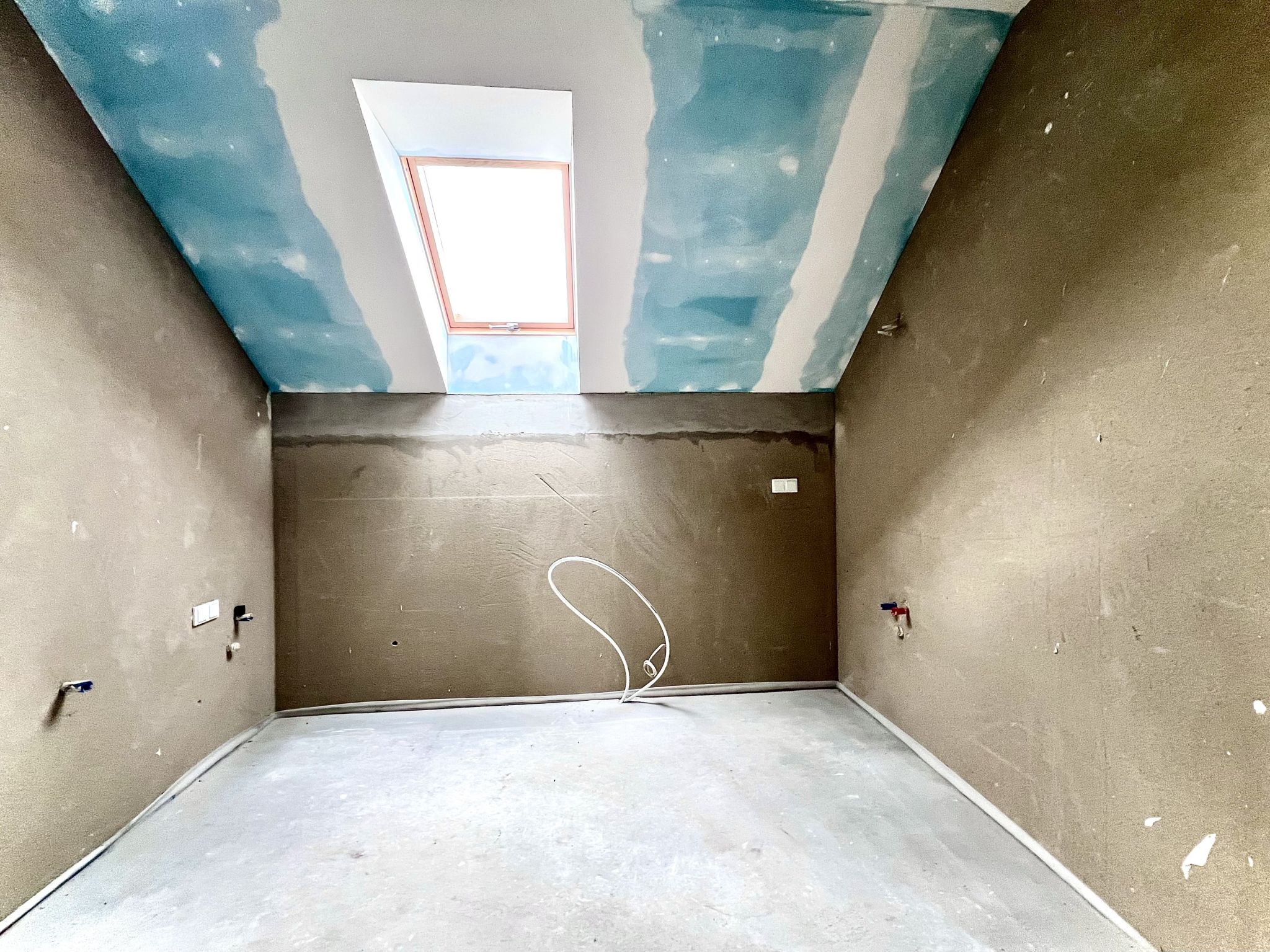 OSTATNI DOM WOLNOSTOJĄCY 140 m² – MNIKÓW, BLISKO KRAKOWA, POMPA CIEPŁA