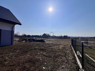 Działka inwestycyjna 18 arów, 4 fundamenty – przy granicy Krakowa